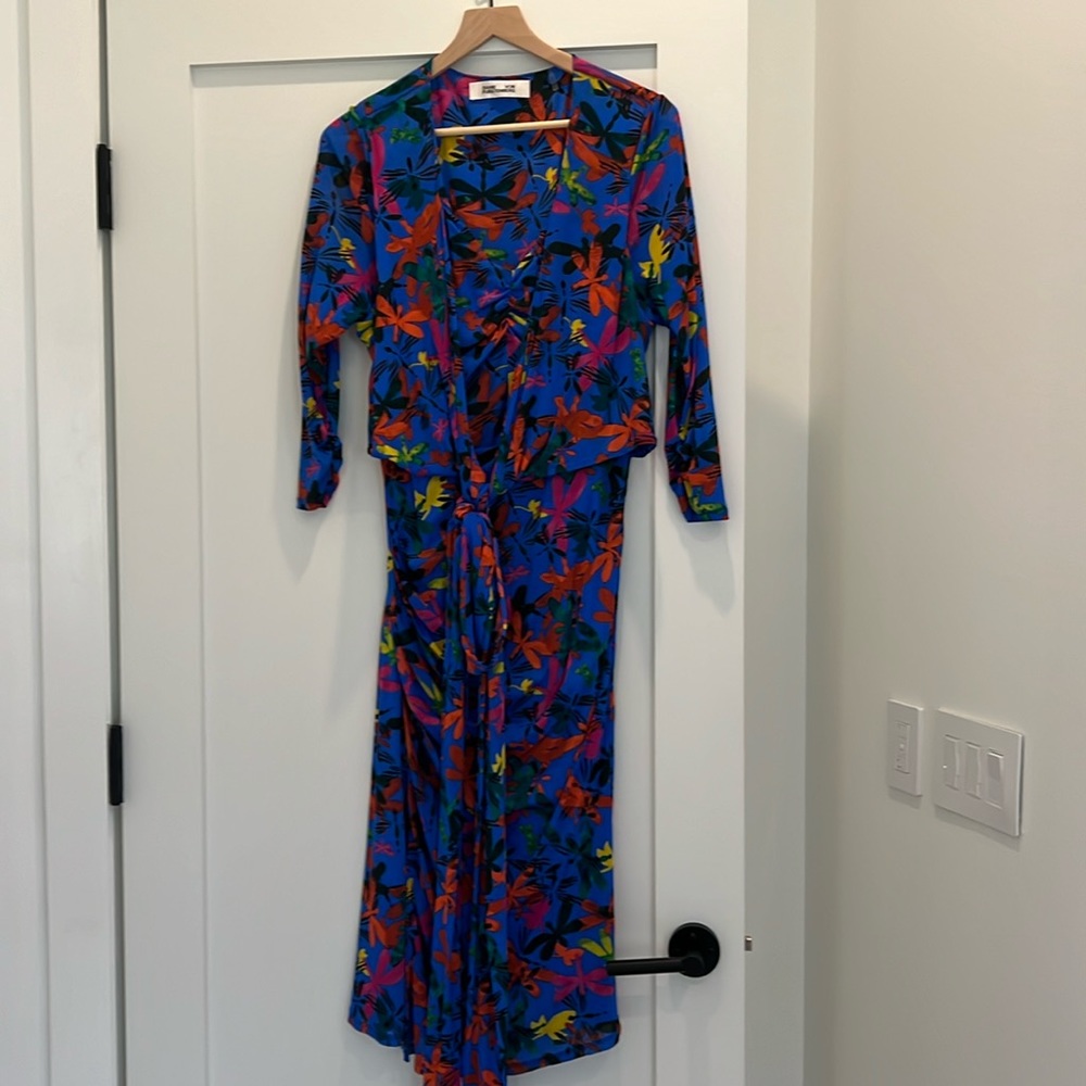 Women’s Diane Von Furstenberg floral dress size L